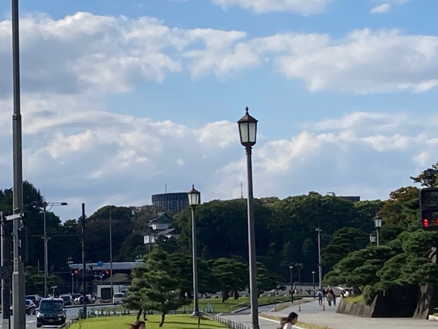 『秋晴れの東京都内』